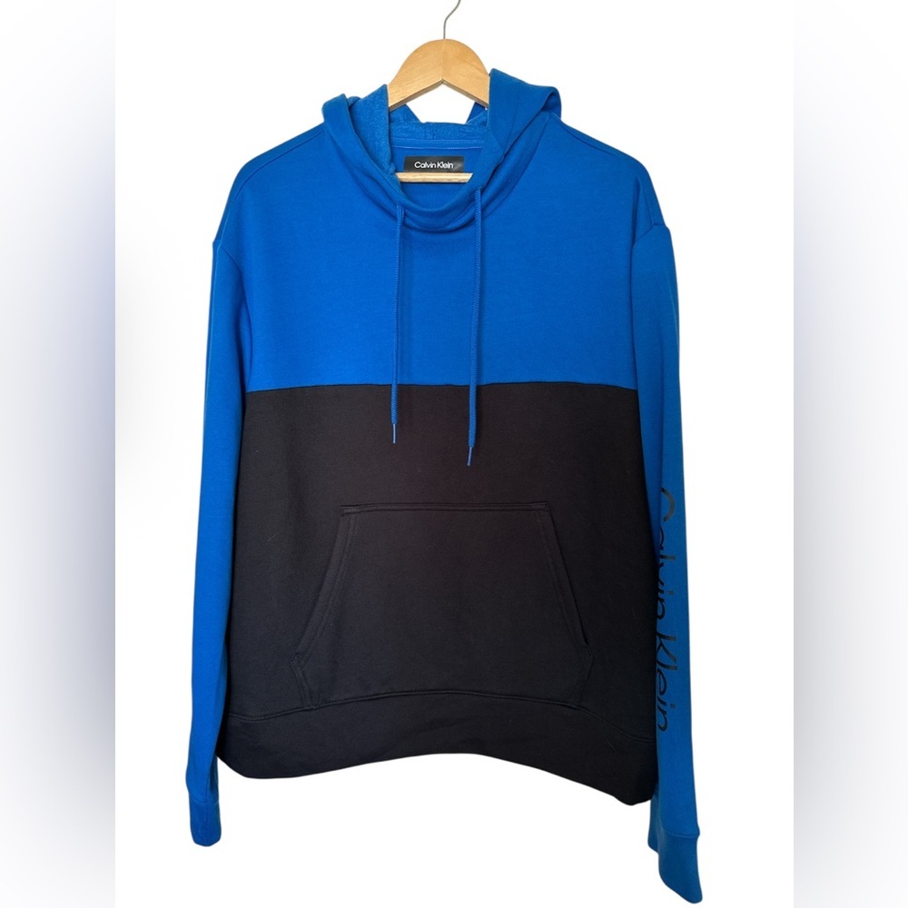 Calvin Klein Sweatshirts Men’s Sz Large Blue and Black Athletic Casual Wear